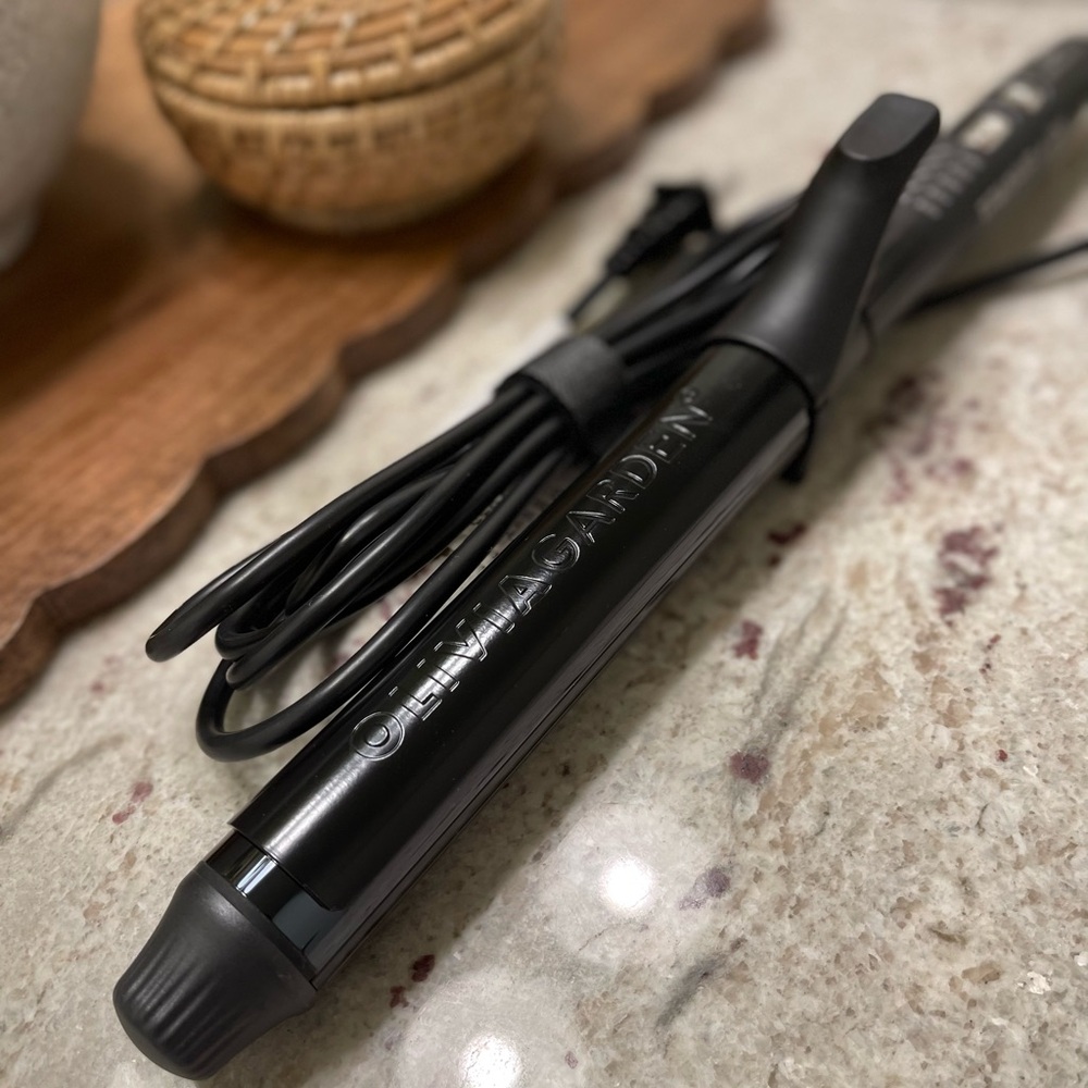 NEVER USED Olivia Garden 1.25” Titanium + Ion Professional Curling Iron